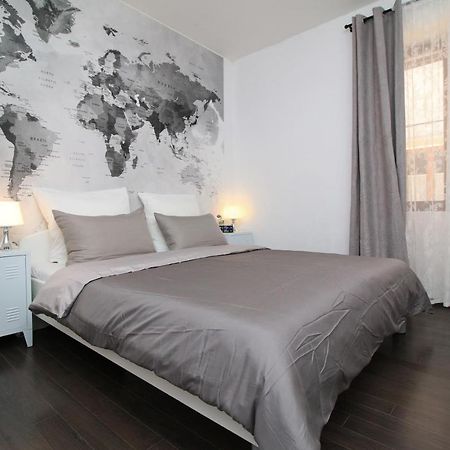 Carrera Corner Apartment Ровинь Экстерьер фото