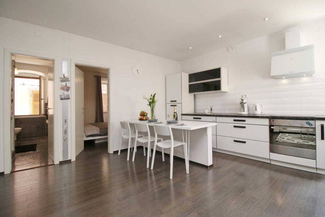 Carrera Corner Apartment Ровинь Экстерьер фото